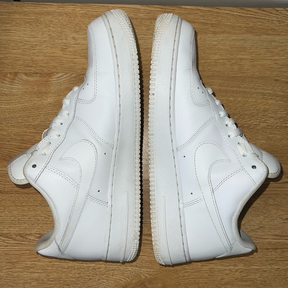 Nike Air Force 1 '07 Low Men’s Size 10.5 Shoes Triple White Sneakers - Picture 6 of 7
